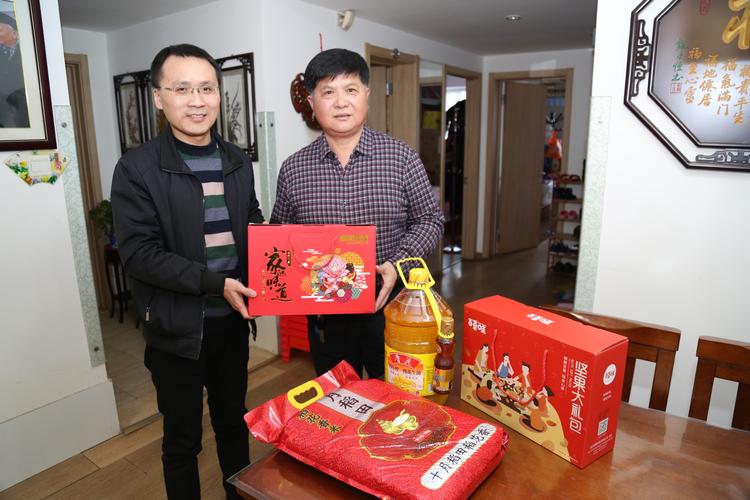 大公司新年礼物,公司新年礼物送什么,企业给员工送慰问品怎么表达?