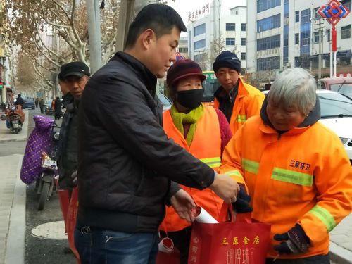 保洁公司员工福利礼物,,送环卫工人温暖的礼物?