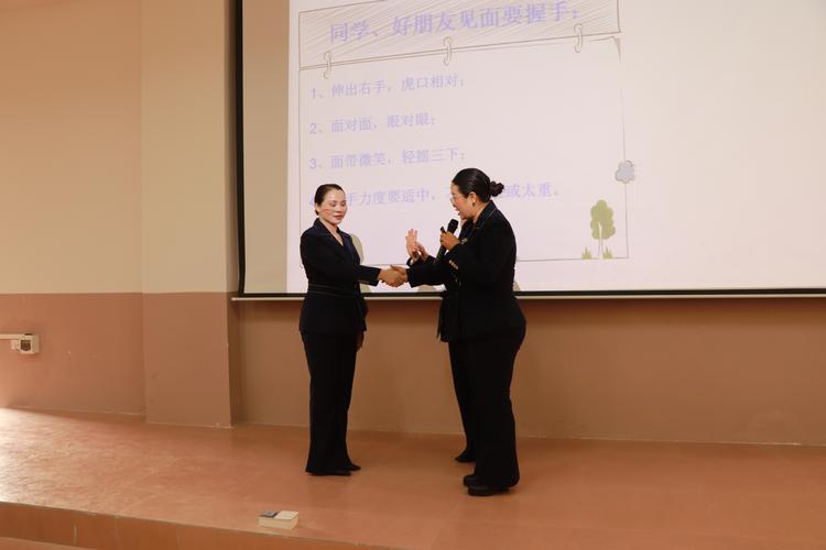 广州市礼教育礼品公司,广州礼仪培训学校,礼当是什么意思?