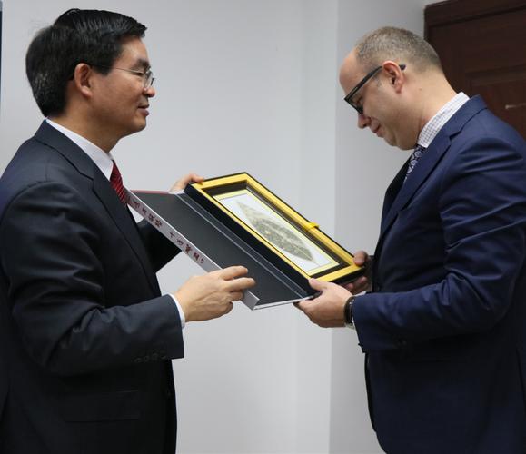 赠送其他公司有意义的礼物,,国企互赠礼品规定?