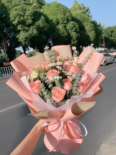 怎么送女孩子花，怎么送女孩子花 当面怎么说