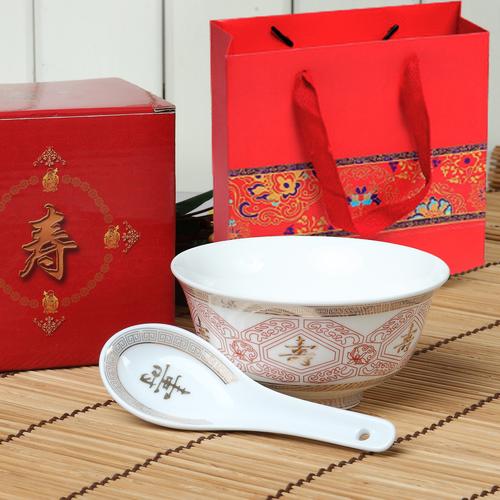 百岁的孩子送什么，孩子百岁老人送什么礼物