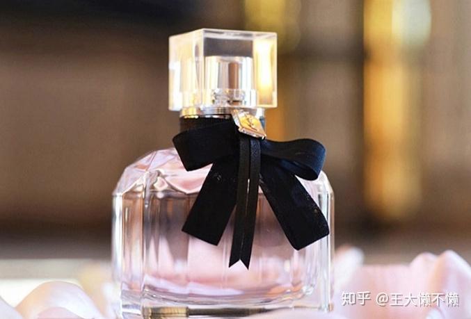 给公司女老总送香水合适吗，给公司女老总送香水合适吗知乎，男上司送女下属香水正常吗？