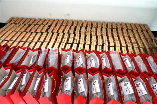 公司端午节礼品转赠给他人,公司端午节礼品转赠给他人合法吗,端午节送节是什么意思啊?