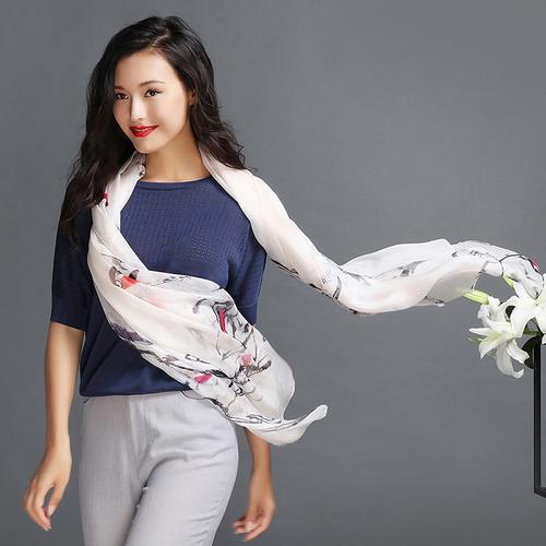 送女孩子丝巾代表什么,男的送女的丝巾代表什么