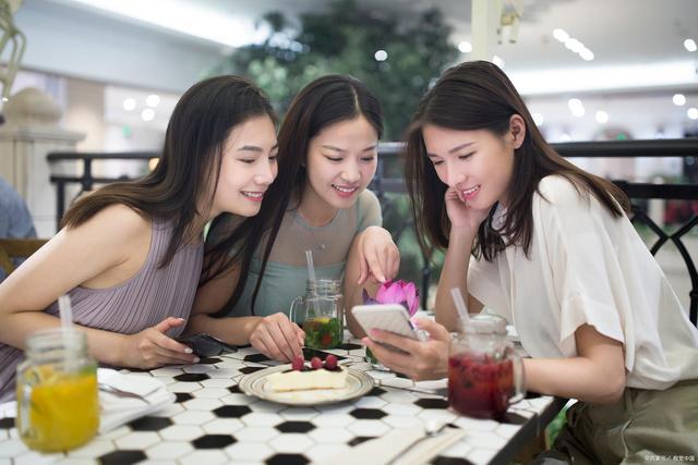 闺蜜送葡萄,闺蜜送葡萄发说说,来闺蜜家吃她自己种的水果文案?
