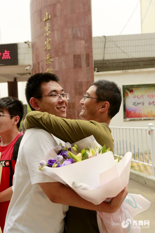 见孩子男班主任要送什么,第一次见孩子班主任说些什么