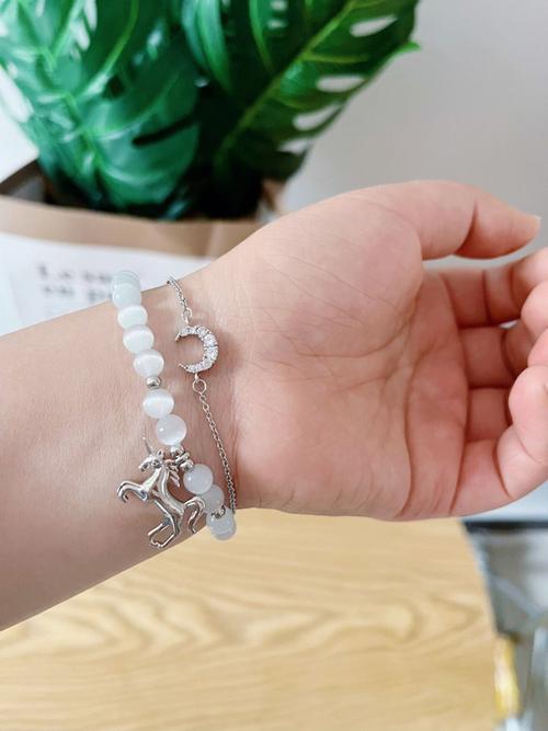 送闺蜜生日耳钉可以吗,,青丝手链女生之间可以互送吗?