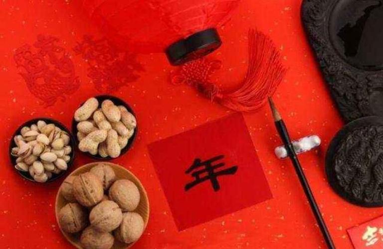 过年该送孩子什么好呢，没过年生的孩子属什么