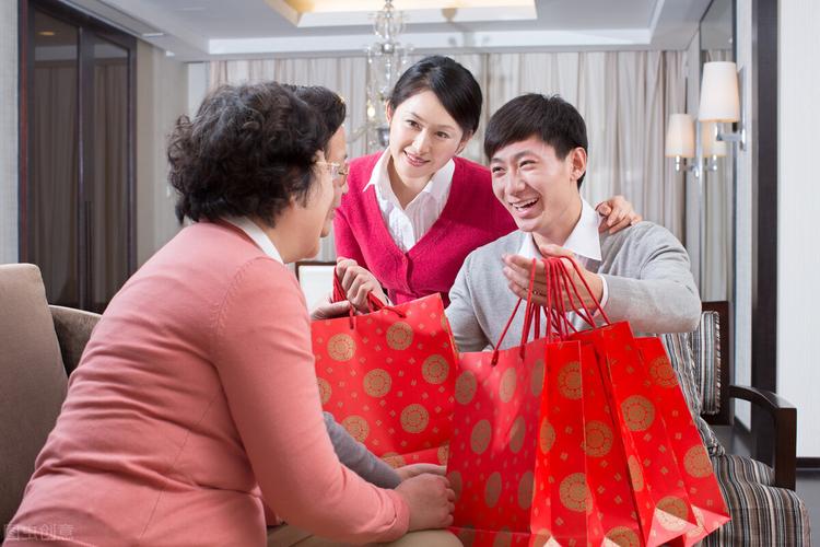 过年该送孩子什么好呢，没过年生的孩子属什么