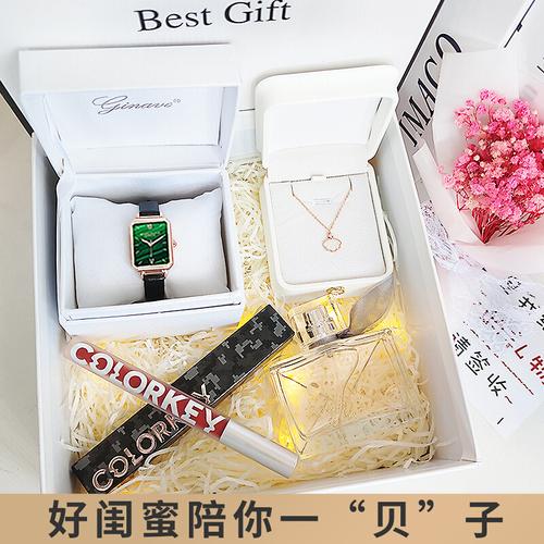 送女友闺蜜东西，，要是送生日礼物给女朋友叫他闺蜜收好还是叫她收？