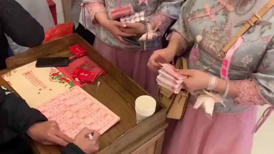 闺蜜妈妈去世送礼,,朋友父亲过世随礼多少?