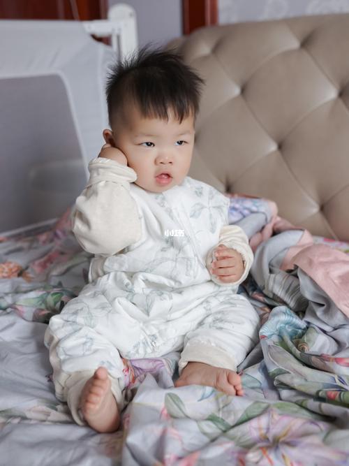 才出生的小孩子送什么好,小孩子出生舅舅送什么