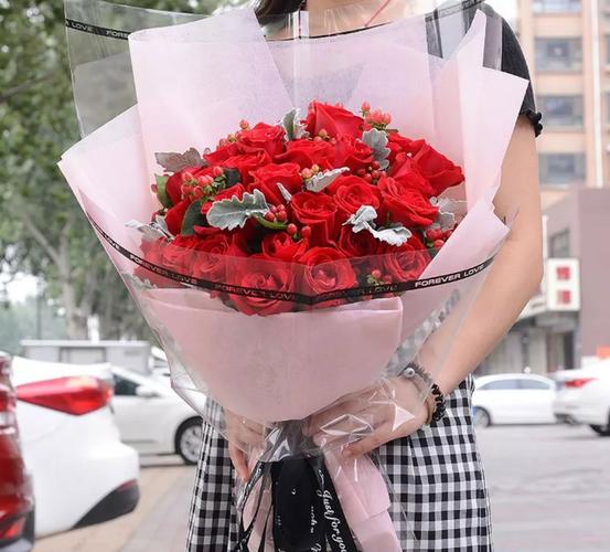 七夕送闺蜜花送什么花好,七夕给闺蜜送花合适吗