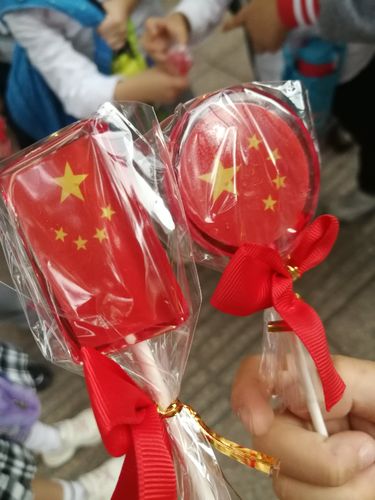 中秋国庆送女孩子什么礼物，国庆节送女孩什么礼物