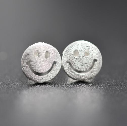 送闺蜜耳钉代表什么,送闺蜜耳钉代表什么寓意