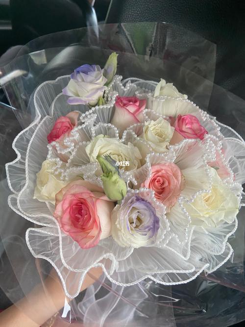 订婚送闺蜜什么礼物好，送闺蜜订婚礼送什么花