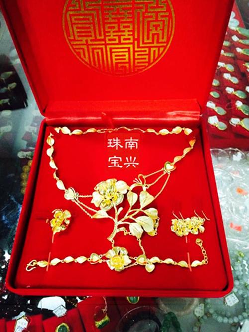结婚送闺蜜首饰,,闺蜜结婚送什么黄金礼物?
