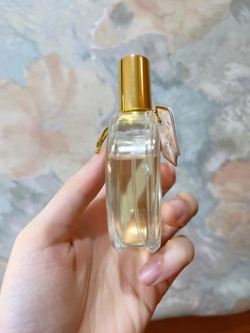可以送闺蜜香水吗，，闺蜜生日送什么礼物实用点的？