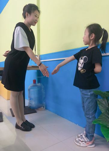 小孩子见面礼怎么给,小孩子见面礼多少合适
