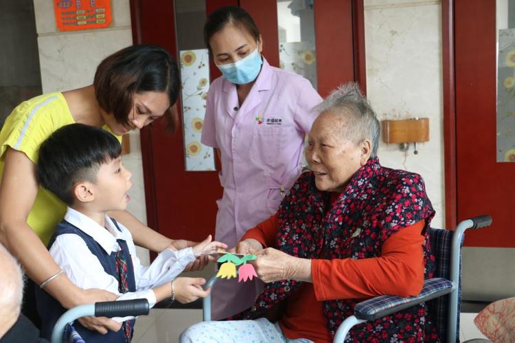 老人和孩子玩什么礼物好,孩子给老人买什么礼物好