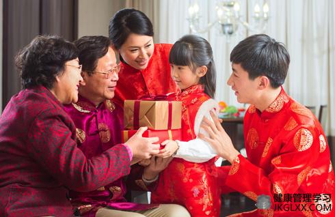 老人和孩子玩什么礼物好,孩子给老人买什么礼物好