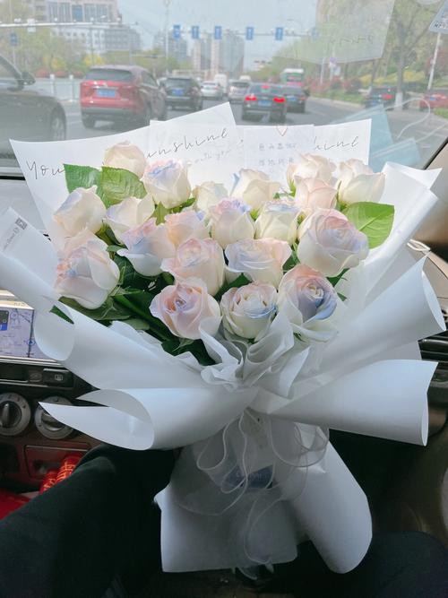 送闺蜜什么颜色玫瑰,送闺蜜什么颜色玫瑰花合适