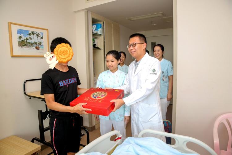 看公司员工医院买什么礼物，公司看望病人计入什么科目