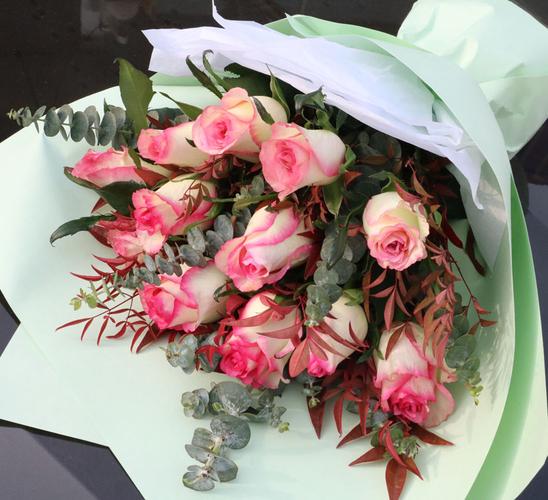 闺蜜结婚送玫瑰意义,闺蜜结婚送玫瑰意义是什么,爱莎玫瑰可以送闺蜜吗?