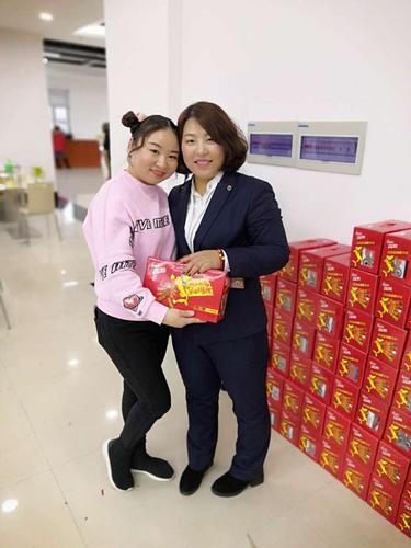 关于公司团拜会买什么礼物的信息