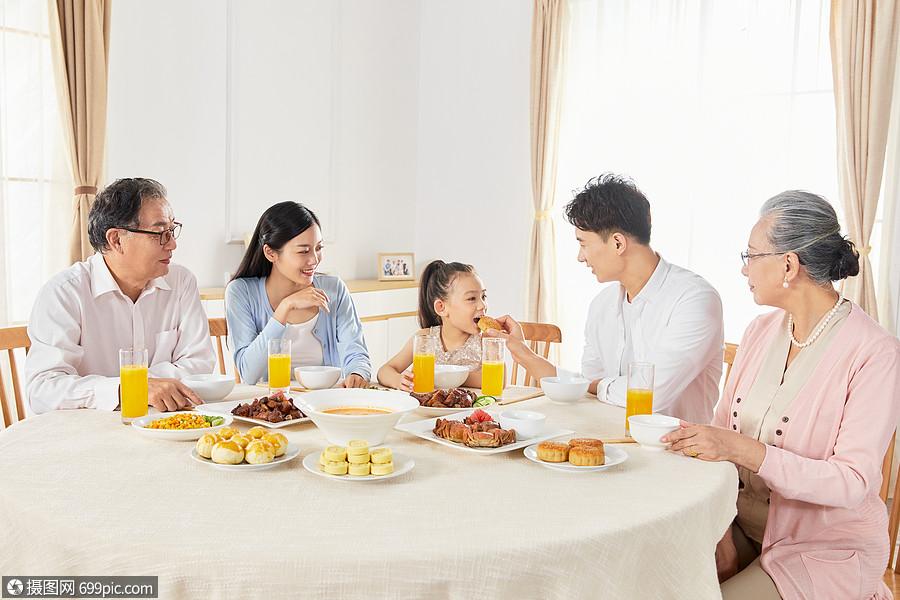 家庭聚餐送孩子什么礼物，家庭聚餐带什么好