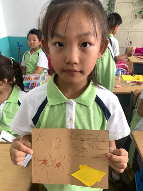 教师节孩子做什么送老师好，教师节小孩送什么给老师好