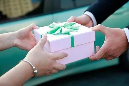 如何给男客户送礼,如何给男客户送礼物