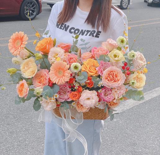 手提花篮适合送闺蜜，手提花篮适合送闺蜜吗，闺蜜服装店开业除了花篮还可以送什么？