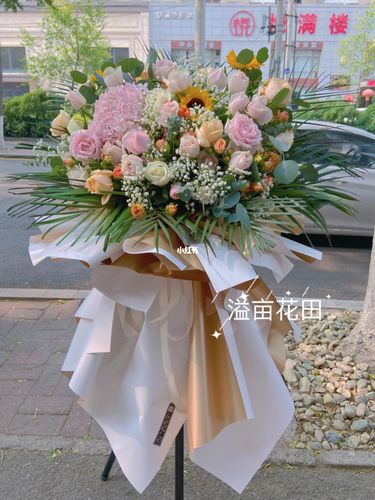 手提花篮适合送闺蜜，手提花篮适合送闺蜜吗，闺蜜服装店开业除了花篮还可以送什么？