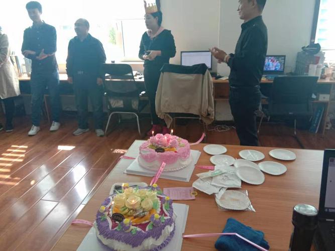 刚进公司同事过生日送什么的简单介绍