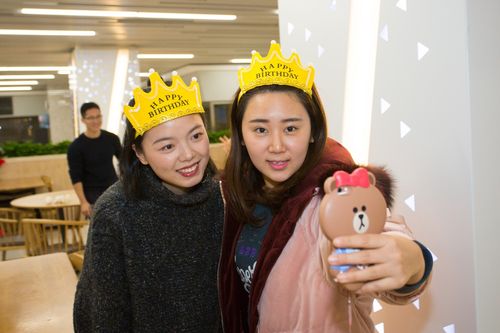 刚进公司同事过生日送什么的简单介绍