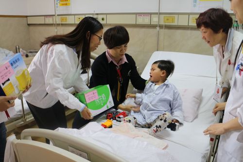 看望生病小孩子送什么,看望生病小孩子买点什么好