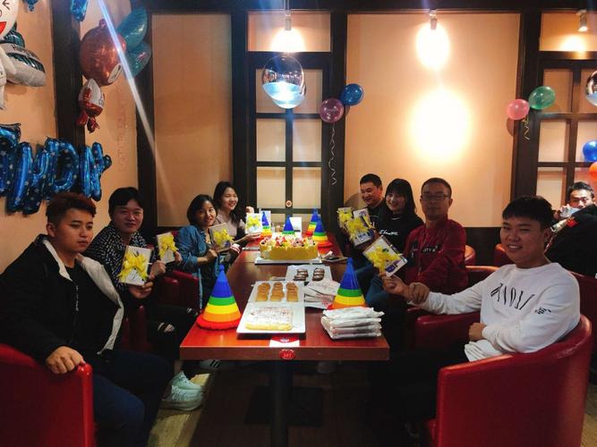 公司聚餐准备什么小礼品好,公司聚餐准备什么吃的
