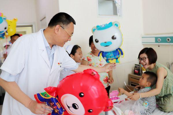 看望小孩子住院送什么,看望小孩子住院送什么礼物好