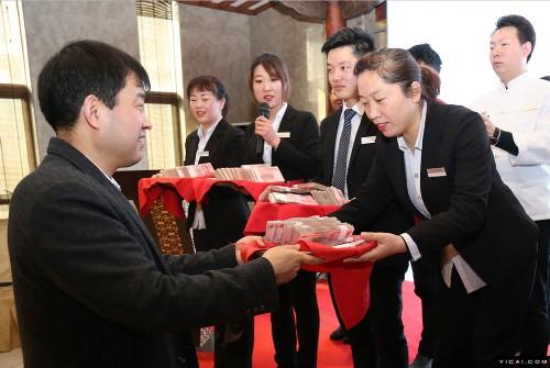 公司为什么要发各种礼品,为什么公司要给员工发奖金