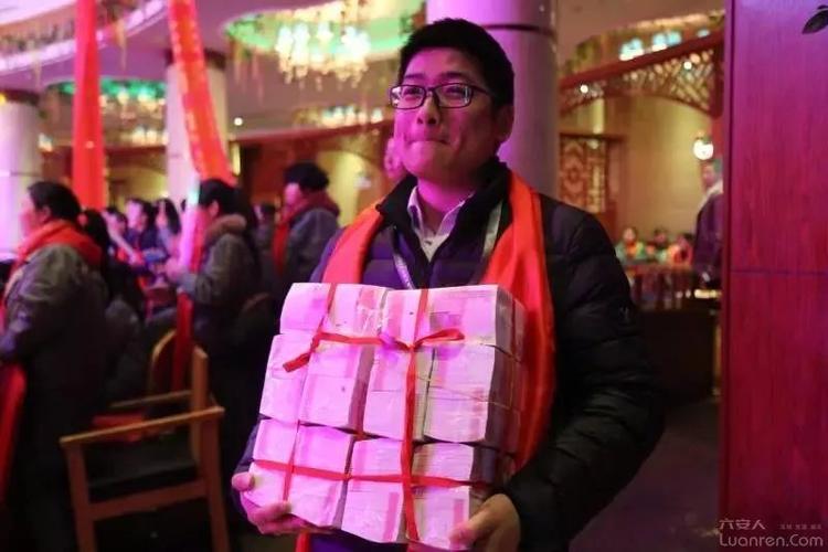 公司为什么要发各种礼品,为什么公司要给员工发奖金