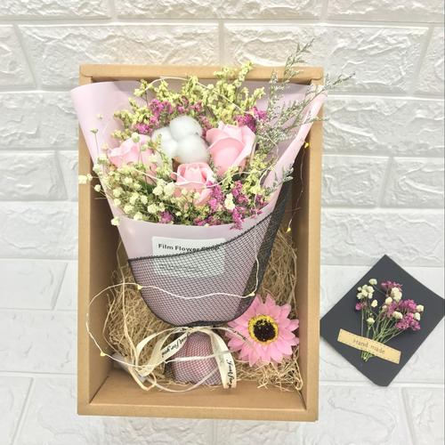 圣诞礼物送闺蜜花束,圣诞礼物送闺蜜花束可以吗,38女神节送闺蜜什么花最好?
