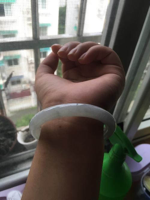 闺蜜送了我手镯还2次,,男方父母第一次来见女方就送了翡翠手镯我该怎么办?