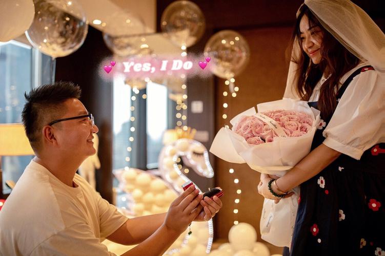 闺蜜被求婚送什么礼物,闺蜜被求婚帮忙录一段话创意版