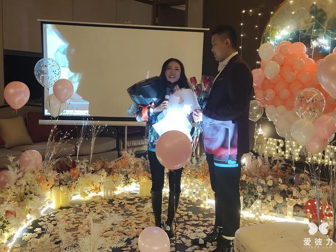 闺蜜被求婚送什么礼物,闺蜜被求婚帮忙录一段话创意版