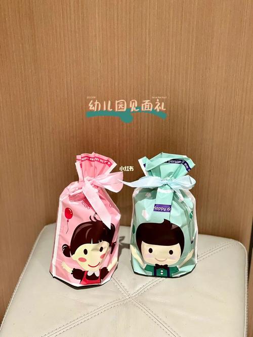 见的朋友该孩子送点什么,送朋友的孩子什么见面礼合适
