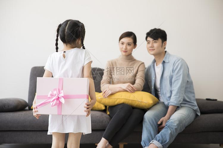 父母送孩子什么礼物好呢,父母送孩子什么礼物好呢图片