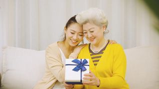 见面给小孩子送什么,给孩子见面礼说什么好