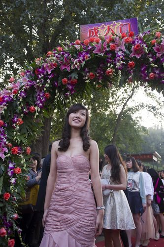 女孩子的成人礼应该怎么过,女孩子的成人礼叫什么